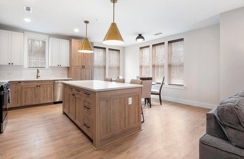 Mount Mourne Apartment | Landing | Beautiful 2BD, Pool, Clubhouse