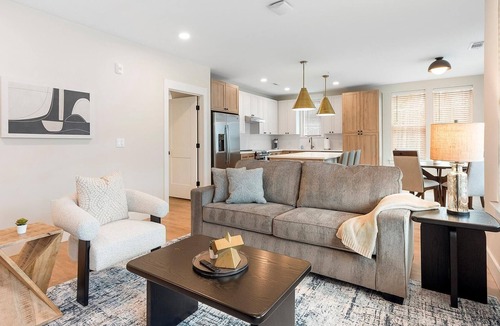 Mount Mourne Apartment | Landing | Beautiful 2BD, Pool, Clubhouse