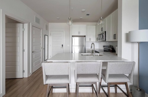 Downtown Knoxville Apartment | Landing | Chic 1BD, Game Room, Gym