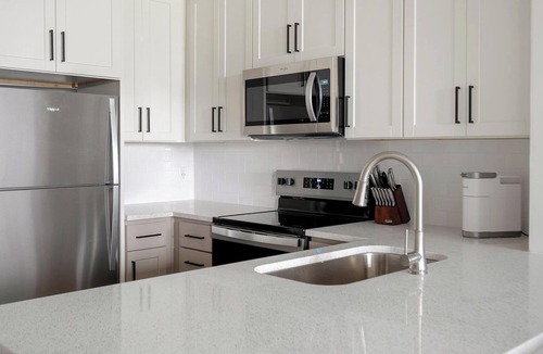 Downtown Knoxville Apartment | Landing | Chic 1BD, Game Room, Gym