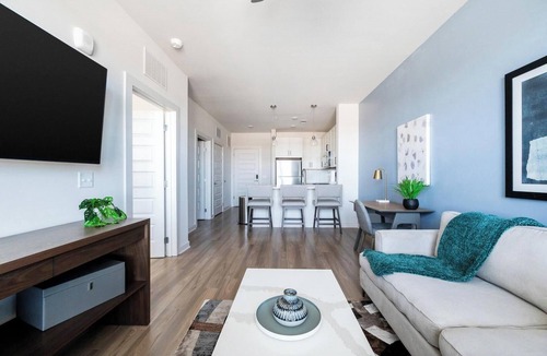 Downtown Knoxville Apartment | Landing | Chic 1BD, Pool, Game Room