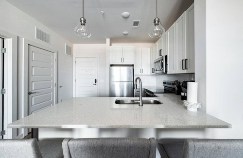 Downtown Knoxville Apartment | Landing | Chic 1BD, Pool, Game Room