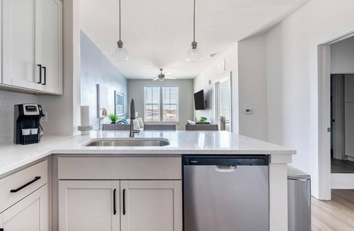 Downtown Knoxville Apartment | Landing | Chic 1BD, Pool, Game Room