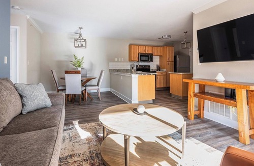 Eureka Apartment | Landing | Chic 2BD, Gym, Pool