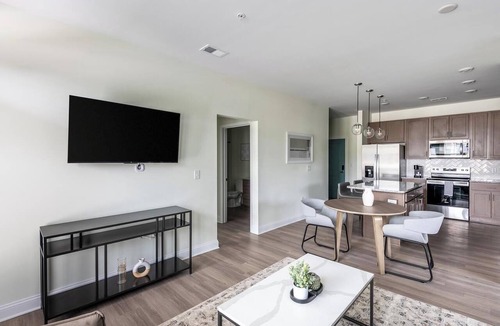 Wilmington Apartment | Landing | Chic 2BD, Gym, Pool
