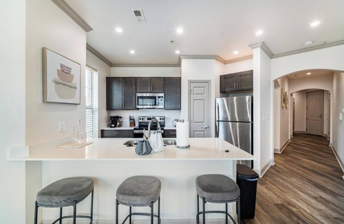 Corryville Apartment | Landing | Chic 2BD, Pool, Gym