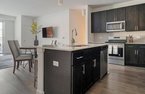 Schaumburg Apartment | Landing | Chic 2BD, Pool, Gym