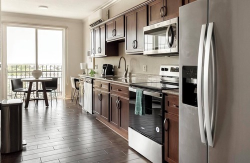 Overland Park Apartment | Landing | Chic Studio, Gym, Pool