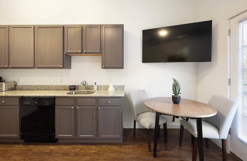 Church Hill Apartment | Landing | Chic Studio, Courtyard, Clubhouse