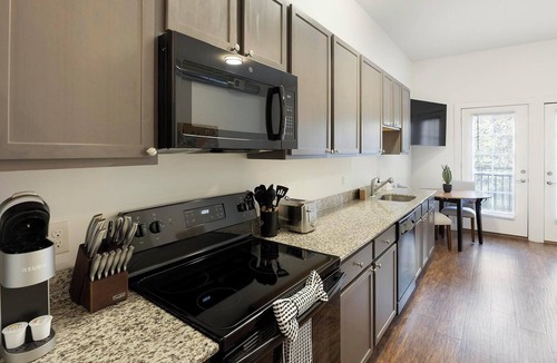 Church Hill Apartment | Landing | Chic Studio, Courtyard, Clubhouse