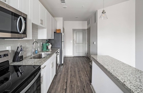 Hurwood Heights Apartment | Landing | Incredible 1BD, Gym, Clubhouse
