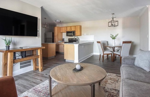 Eureka Apartment | Landing | Incredible 2BD, Pool, Clubhouse