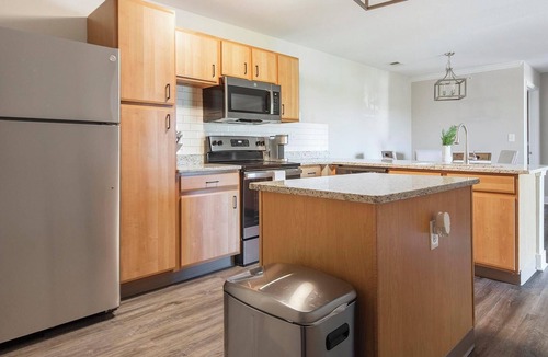 Eureka Apartment | Landing | Incredible 2BD, Pool, Clubhouse