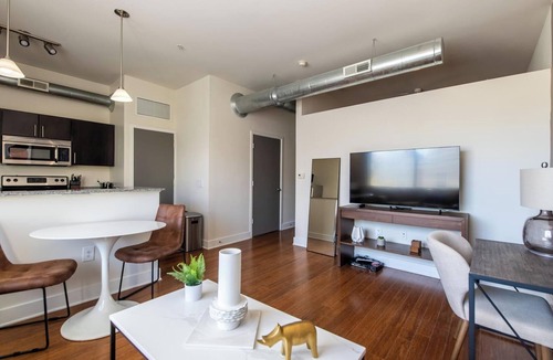 Church Hill Apartment | Landing | Modern 1BD, Courtyard, Pool