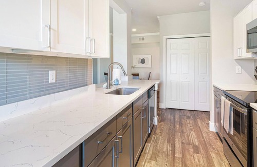 Fort Worth Apartment | Landing | Modern 2BD in Cityview