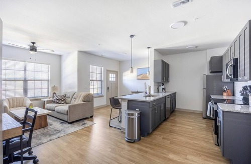 McCordsville Apartment | Landing | Modern 2BD, Clubhouse, Gym