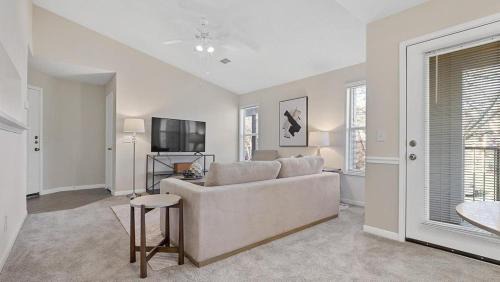 Winston - Salem Apartment | Landing Modern Apartment with Amazing Amenities (ID7350X50)