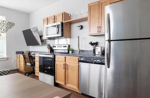Five Points South Apartment | Landing | Modern Studio, Gym, Yoga Studio