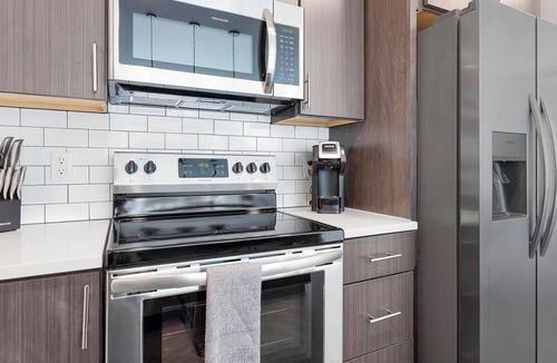 Richmond Apartment | Landing | Spectacular 1BD, Clubhouse, Pool