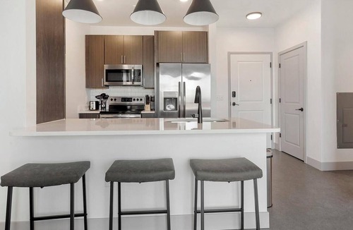 Richmond Apartment | Landing | Spectacular 2BD, Pool, Gym