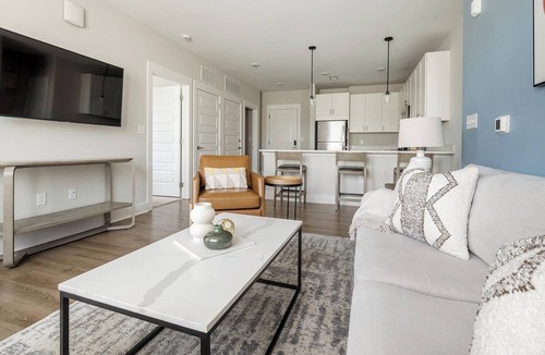 Hickory Apartment | Landing | Spectacular 2BD, Clubhouse, Gym