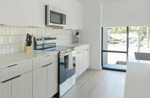 Chapel Hill Apartment | Landing | Spectacular 3BD, Gym, Game Room