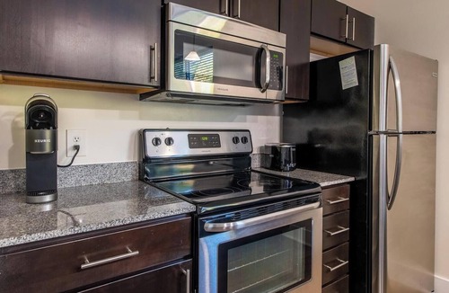 Church Hill Apartment | Landing | Stunning 1BD, Rooftop Lounge, Courtyard
