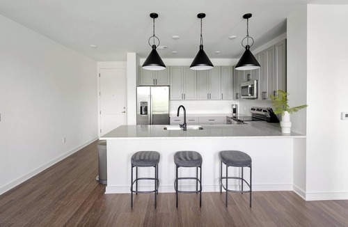 Brentwood Apartment | Landing | Stunning 1BD, Gym, Clubhouse