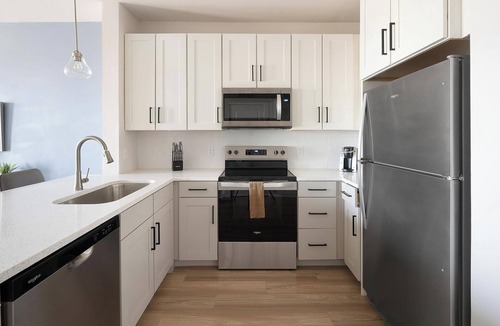 Downtown Knoxville Apartment | Landing | Stunning 1BD, Pool, Game Room