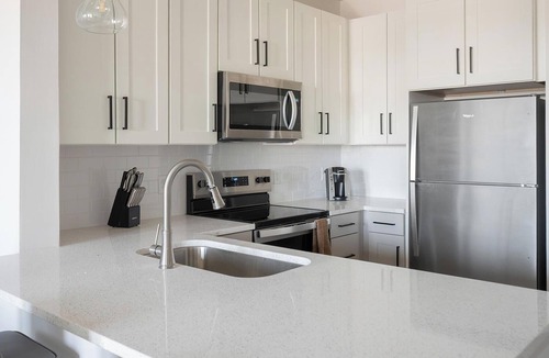 Downtown Knoxville Apartment | Landing | Stunning 1BD, Pool, Game Room