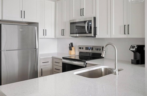 Downtown Knoxville Apartment | Landing | Stunning 1BD, Pool, Game Room