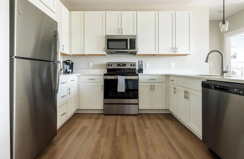 Hickory Apartment | Landing | Stunning 2BD, Clubhouse, Gym