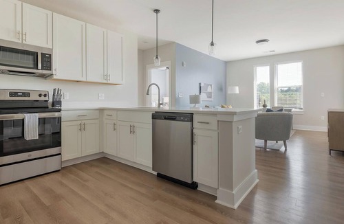 Hickory Apartment | Landing | Stunning 2BD, Clubhouse, Gym
