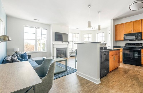 Frederick Apartment | Landing | Stunning 2BD, Pool, Gym
