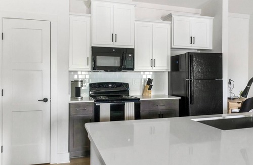 Asheville Apartment | Landing | Stylish 1BD, Clubhouse, Gym