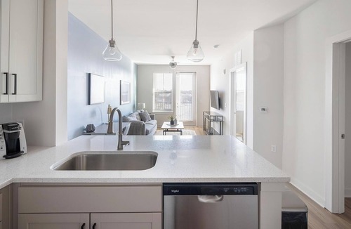 Downtown Knoxville Apartment | Landing | Stylish 1BD, Gym, Pool