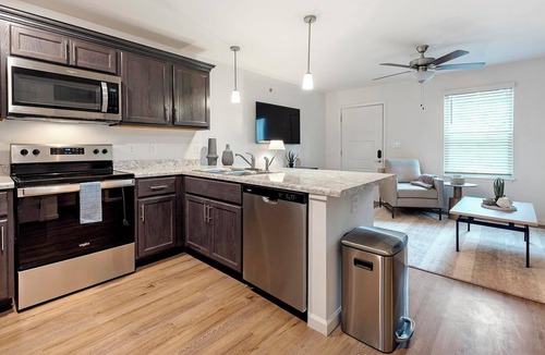 Lyman Apartment | Landing | Stylish 1BD, Gym, Clubhouse