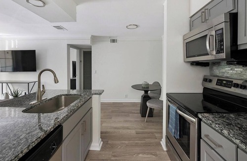 Green Hills Apartment | Landing | Stylish 1BD, Pool, Gym