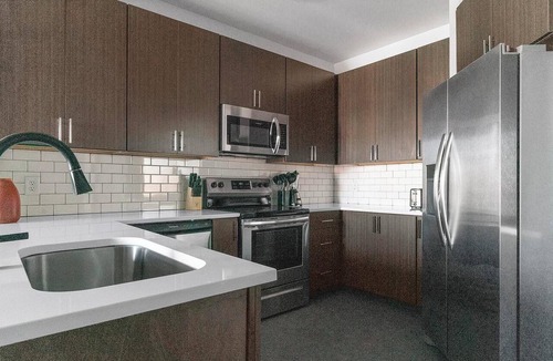 Richmond Apartment | Landing | Stylish 1BD, Pool, Clubhouse