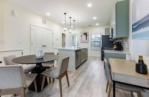Wilmington Apartment | Landing | Stylish 2BD, Pool, Gym