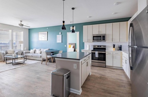 Kenton Apartment | Landing | Stylish 2BD, Yoga Studio, Gym