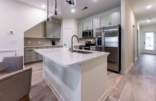 Wilmington Apartment | Landing | Stylish 3BD, Gym, Clubhouse