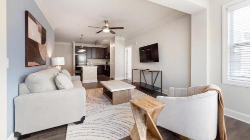 Greer Apartment | Landing Stylish 3BD Pool Clubhouse