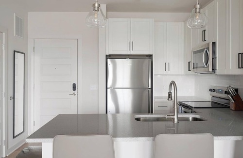 Downtown Knoxville Apartment | Landing | Stylish Studio, Pool, Gym