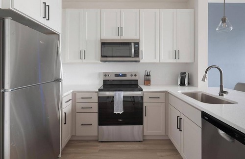 Downtown Knoxville Apartment | Landing | Stylish Studio, Pool, Gym