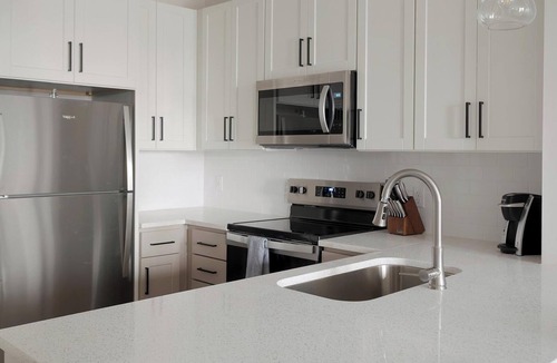 Downtown Knoxville Apartment | Landing | Stylish Studio, Pool, Gym