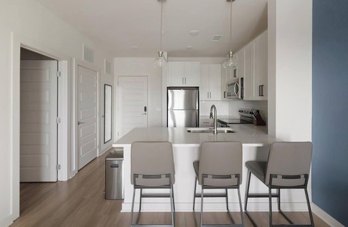 Downtown Knoxville Apartment | Landing | Stylish Studio, Pool, Gym