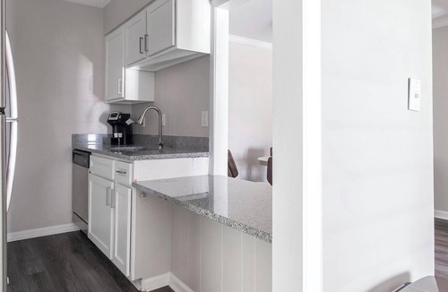 Homewood Apartment | Landing | Stylish 1BD, Clubhouse, Gym