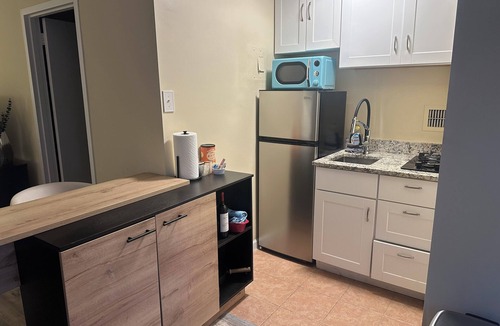 Radnor - Fort Myer Heights Apartment | Large, Cozy studio in Arlington. 1 block from Metro, 1 stop from DC!