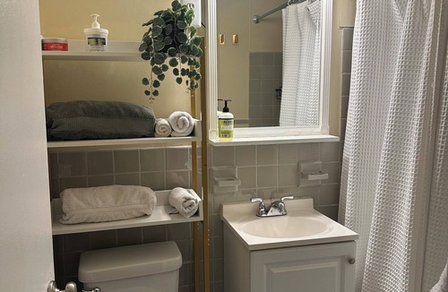 Radnor - Fort Myer Heights Apartment | Large, Cozy studio in Arlington. 1 block from Metro, 1 stop from DC!